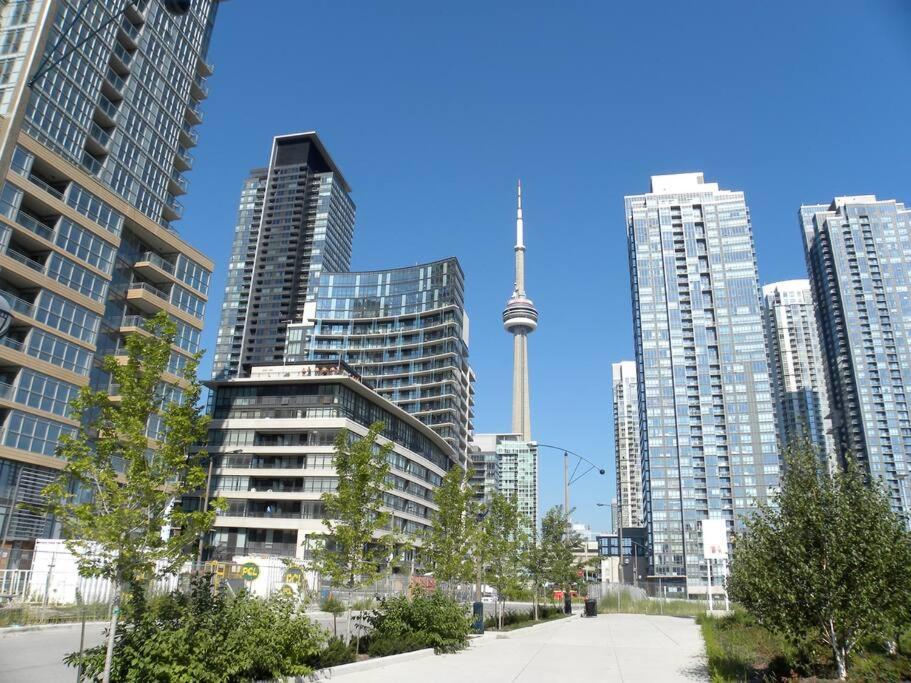 Stylish Condo Downtown Near Cn Tower - Free Parking Toronto Exterior photo